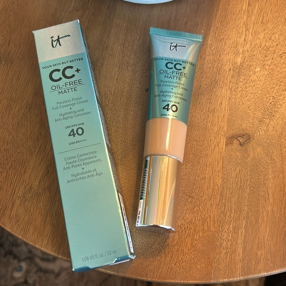 It Cosmetics CC+ Cream Oil-Free Matte with SPF 40 Full-size neutral TAN